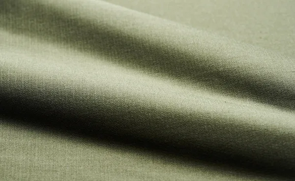 Betina – 2% Elasthan, 20% Polyester, 78% Baumwolle, 150 g/m²