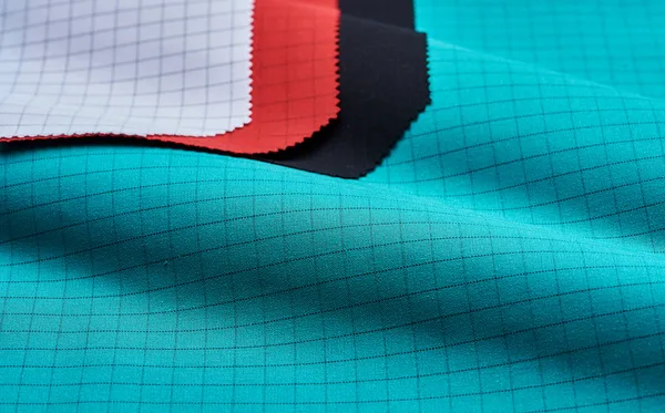 Hrisoma – 1% Anti-Statische Komponente, 33% Polyester, 66% Baumwolle, 200 g/m²