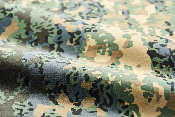 TARNANZUGSTOFF: 330, ÖBH – 35% Baumwolle, 65% Polyester, 320 g/m²